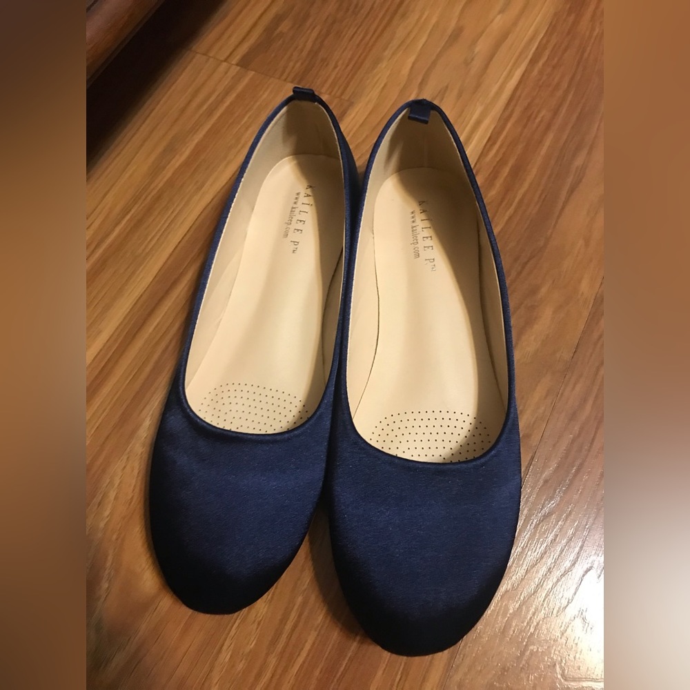 Navy Blue flats. Never been worn.